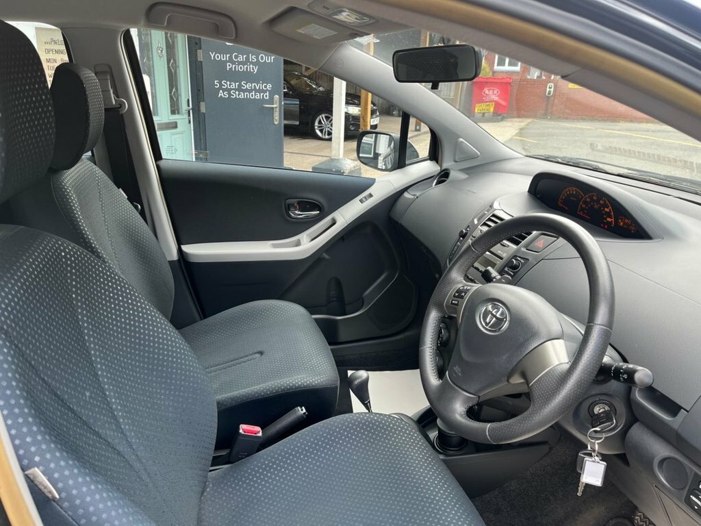 Toyota Yaris Hatchback Grey #35