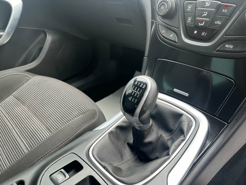 Vauxhall Insignia 2L Sri Vx Line Nav White #3