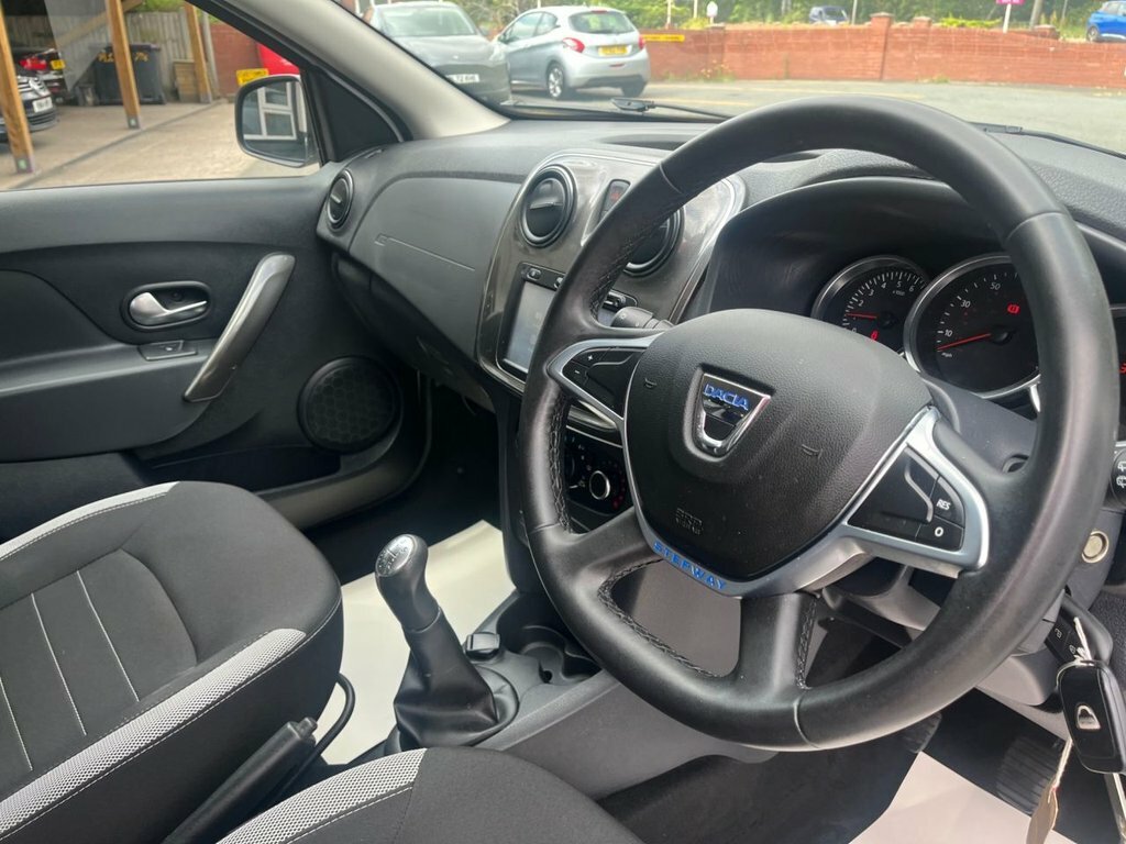Dacia Logan Stepway 0.9L Comfort White #2