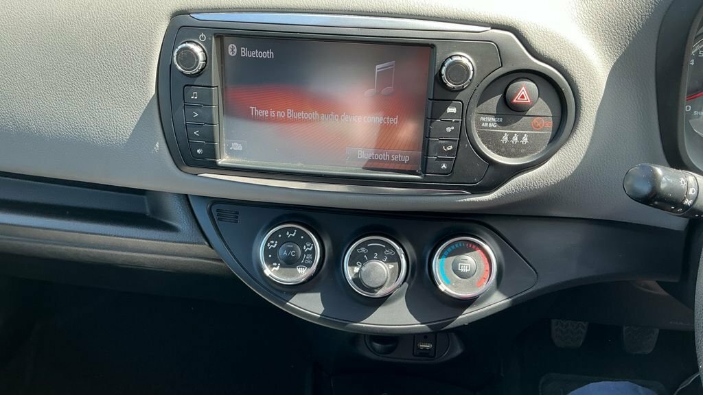 Toyota Yaris Vvt-i Active Red #11