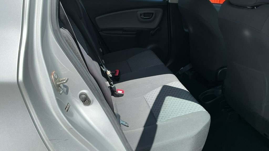 Toyota Yaris Vvt-i Active Red #8