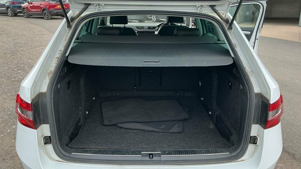 Skoda Superb Hatch Se 1.5 Tsi 150 Ps Dsg Black #7