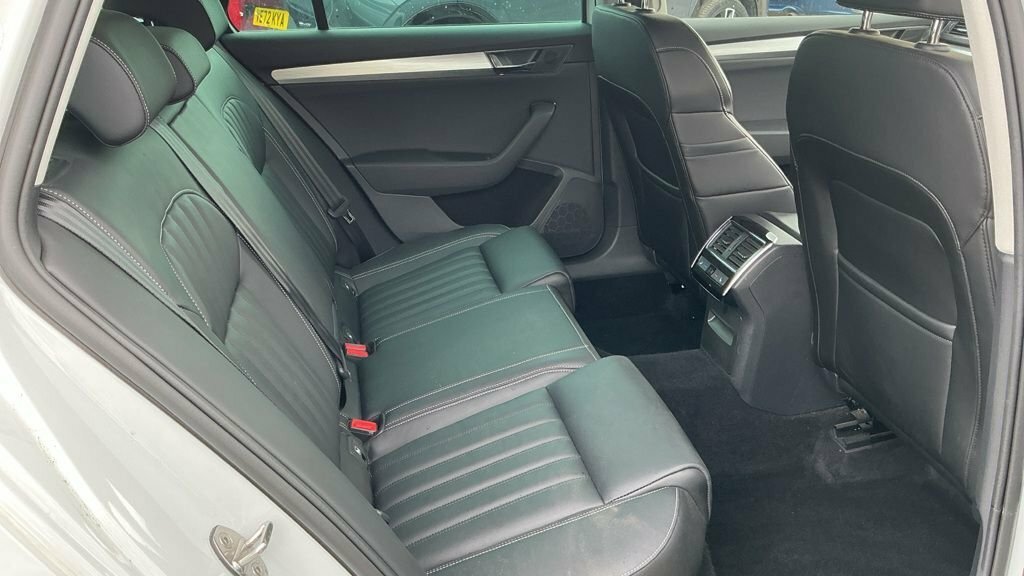 Skoda Superb Hatch Se 1.5 Tsi 150 Ps Dsg Black #8