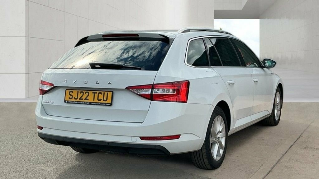 Skoda Superb 2L Se Technology White #4