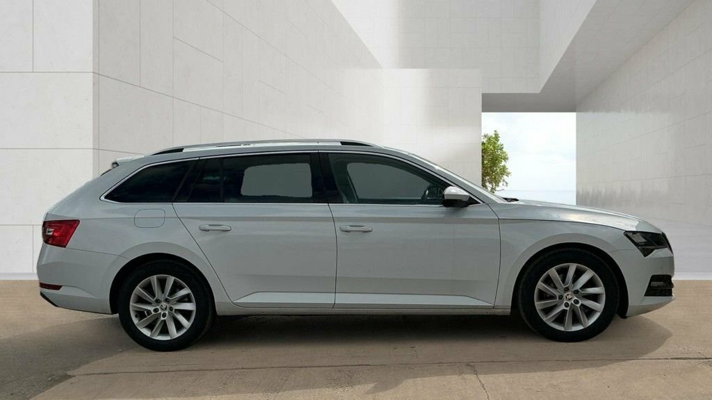 Skoda Superb 2L Se Technology White #5