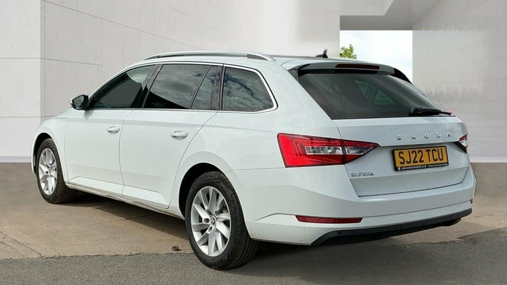 Skoda Superb 2L Se Technology White #3