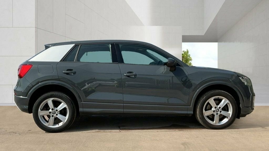 Audi Q2 1L Sport Grey #5