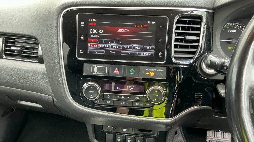 Mitsubishi Outlander Outlander 4H Phev Cvt White #11