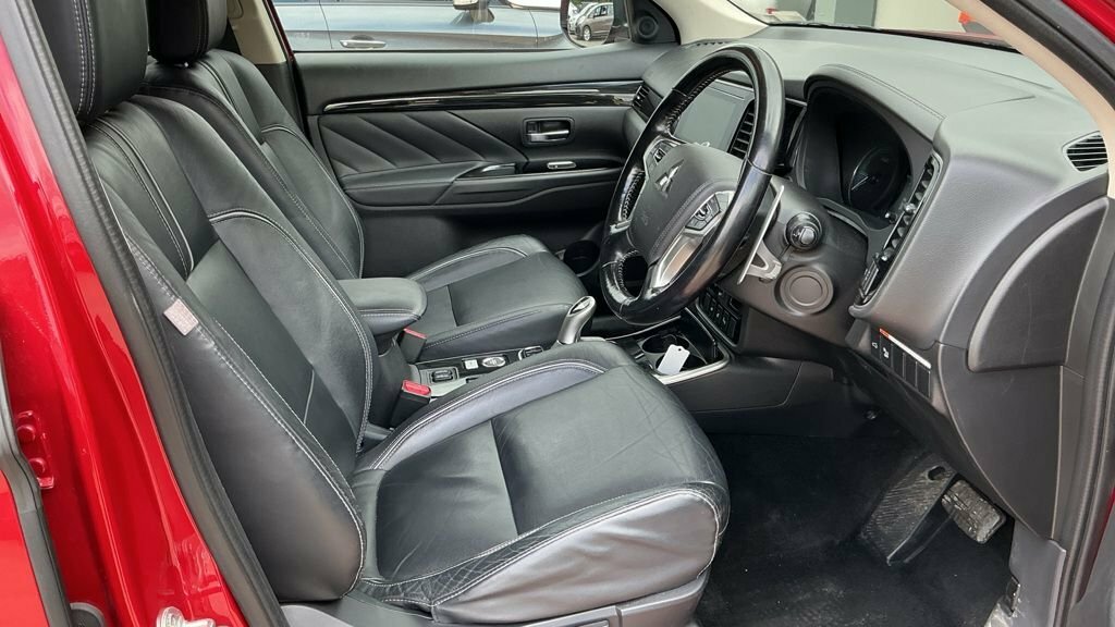 Mitsubishi Outlander Outlander 4H Phev Cvt White #9