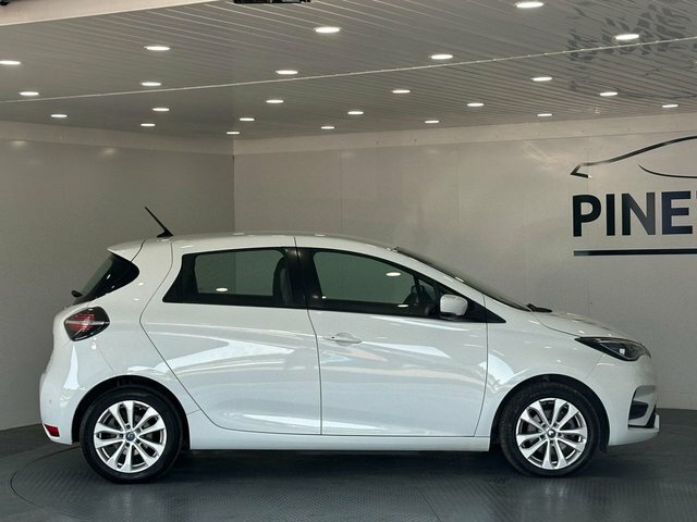 Renault Zoe R135 52Kwh Iconic Hatchback I R HV70ZPZ White #4