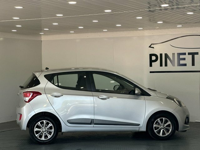 Hyundai I10 1.0 Blue Drive Premium Hatchback EN65UFE Silver #4