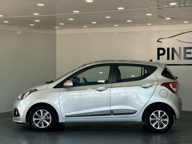 Hyundai I10 1.0 Blue Drive Premium Hatchback EN65UFE Silver #3