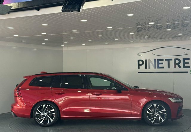 Volvo V60 2.0 D4 R-design Pro Estate Euro 6 KT68TYB Red #4
