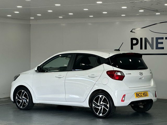 Hyundai I10 1.2 Premium Hatchback Euro 6 S S White #5