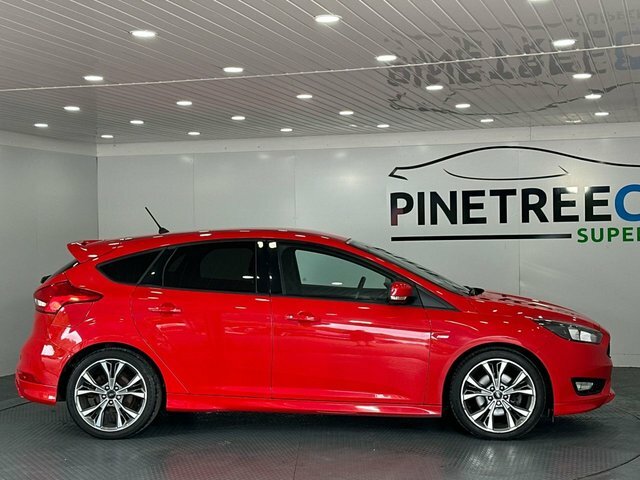 Ford Focus 1.5T Ecoboost St-line Hatchback CV18XNT Red #4