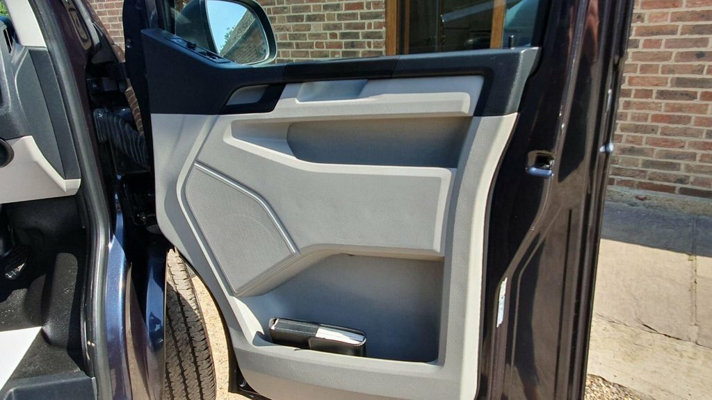Volkswagen Transporter Shuttle 2.0 T32 Tdi Shuttle Se Bmt 148 Bhp Green #19