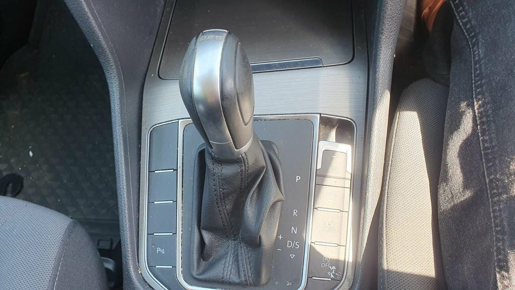 Volkswagen Golf SV 1.4L Se Red #4