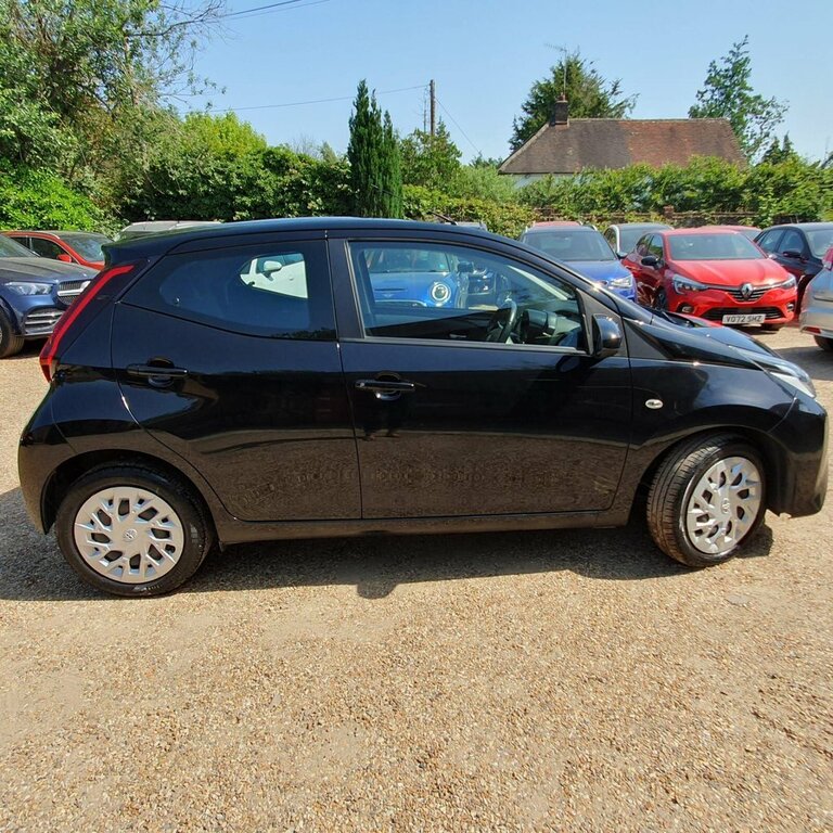 Toyota Aygo 1L X-play Black #6