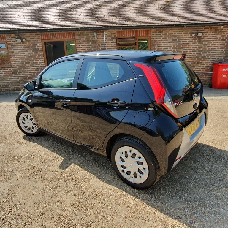 Toyota Aygo 1L X-play Black #3