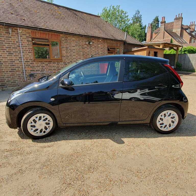 Toyota Aygo 1L X-play Black #4