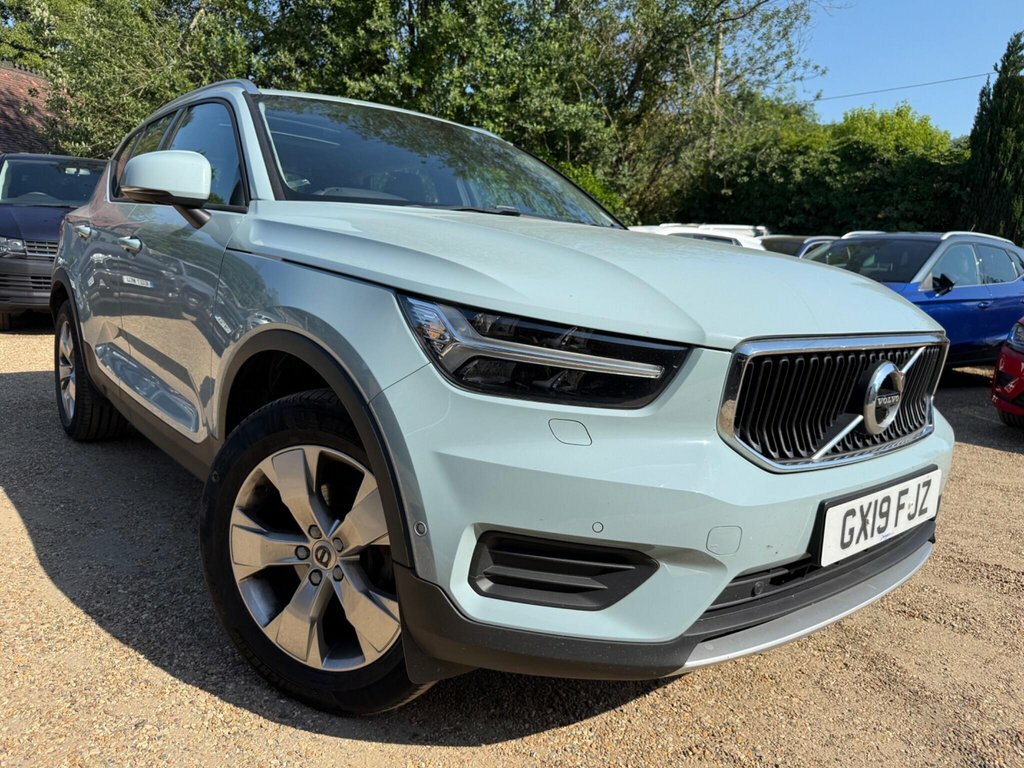 Volvo XC40 1.5L Momentum Blue