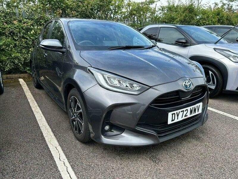 Toyota Yaris 1.5 Vvt-h Design E-cvt Euro 6 Ss DY72WWV Grey