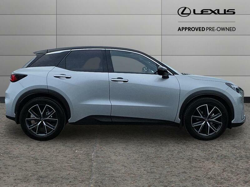 Lexus LBX 1.5 Vvt-ie Takumi Design Suv Hybrid E-c DL26BKN Silver #2