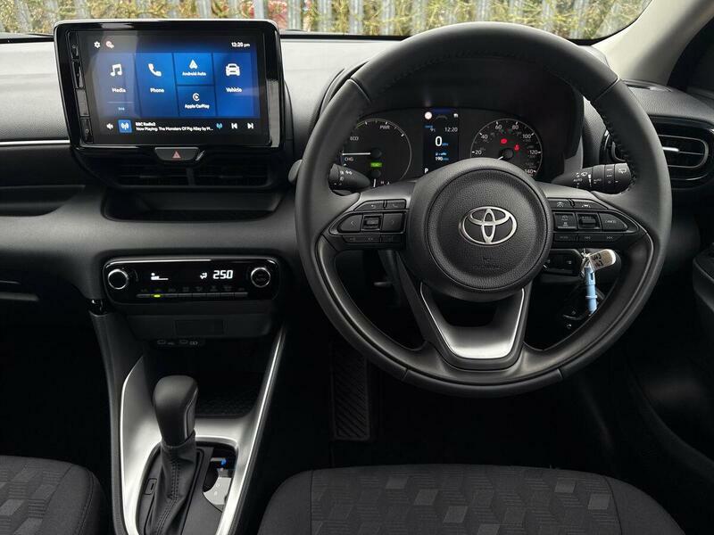 Toyota Yaris Design Black #12