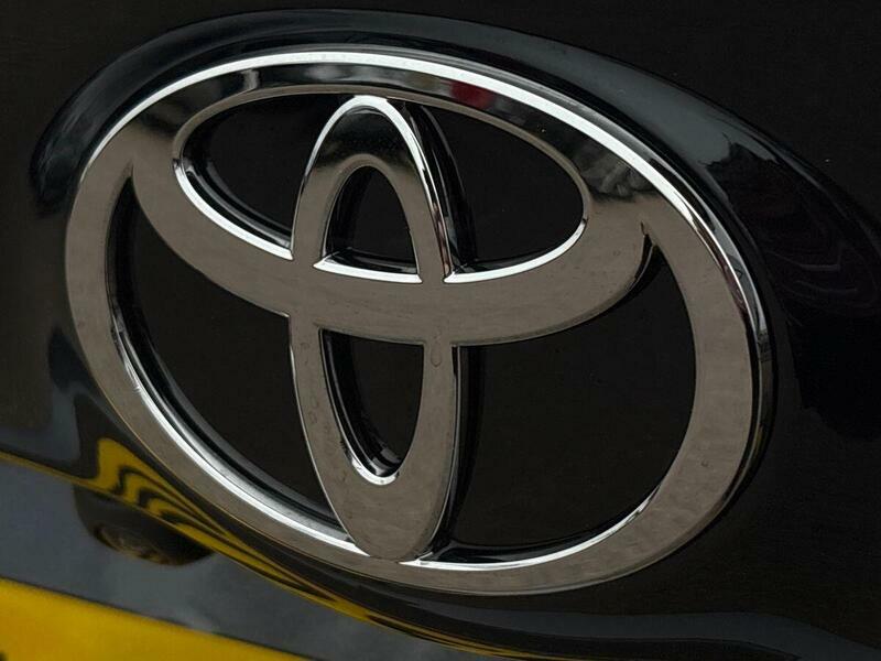 Toyota Yaris Design Black #47