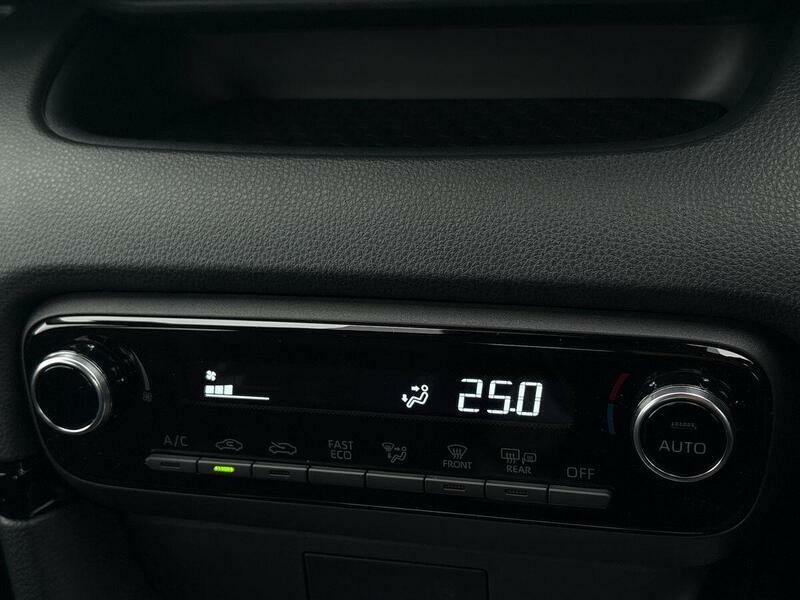 Toyota Yaris Design Black #25