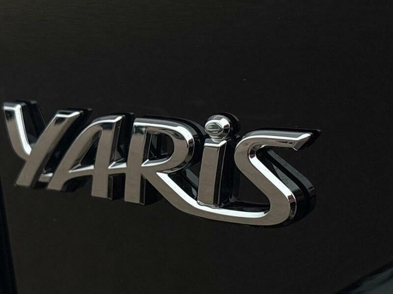 Toyota Yaris Design Black #46