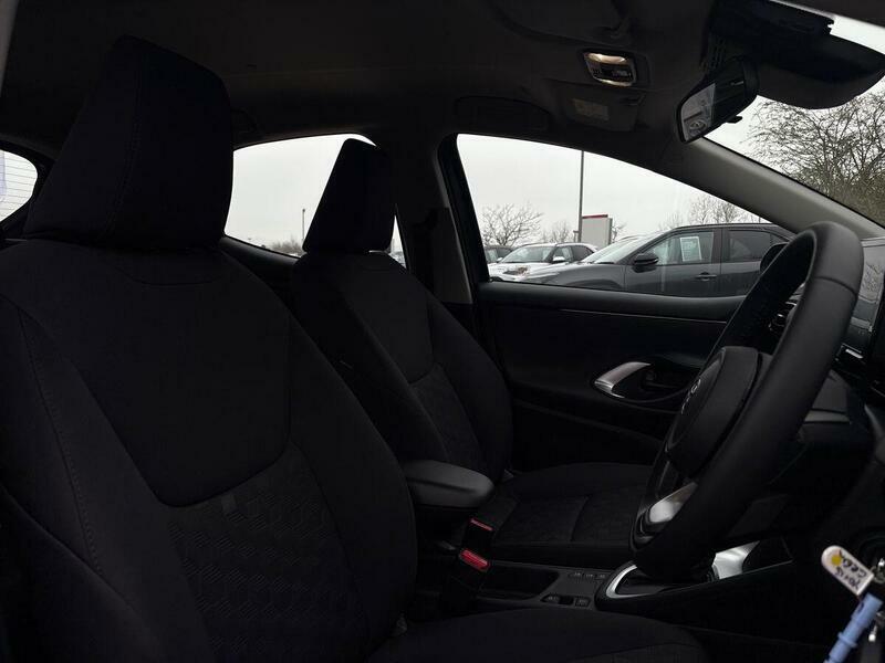 Toyota Yaris Design Black #39