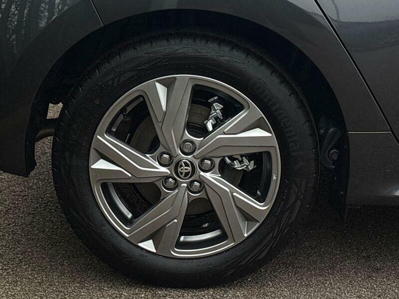 Toyota Yaris Design Black #43