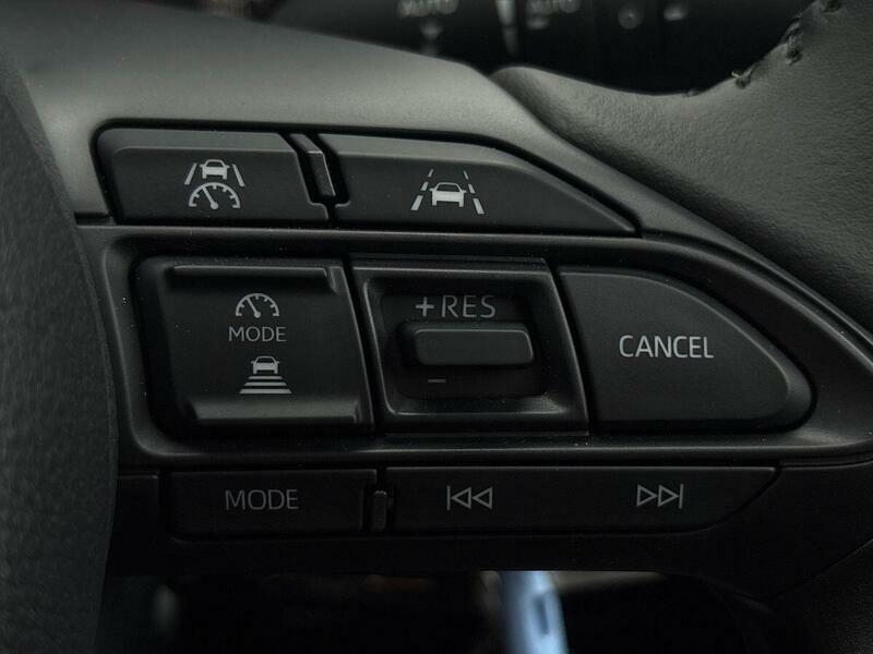 Toyota Yaris Design Black #32