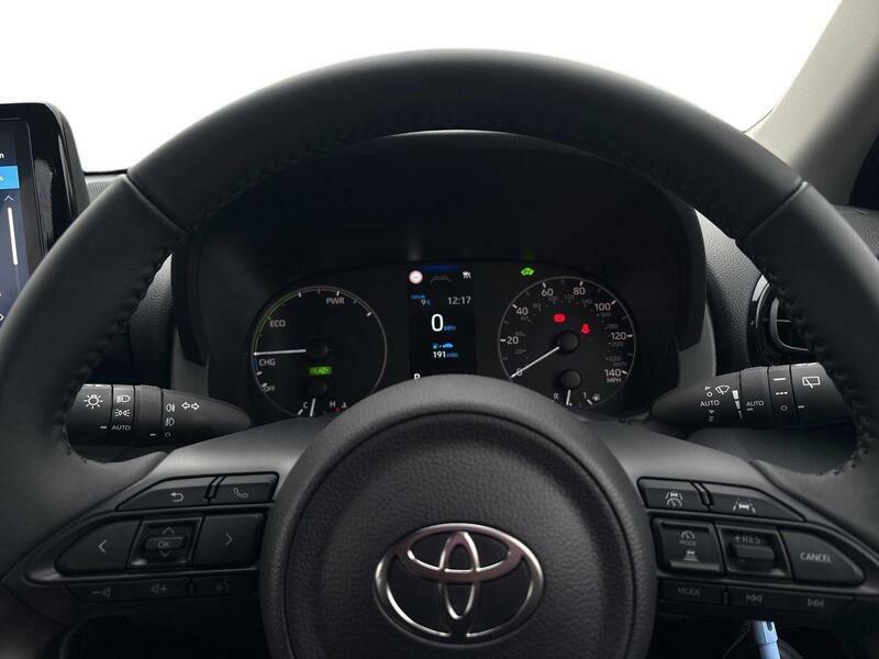 Toyota Yaris Design Black #13