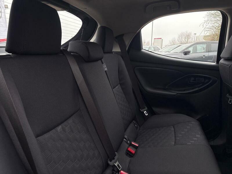Toyota Yaris Design Black #41