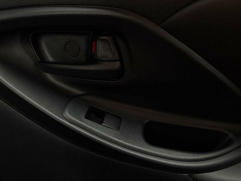 Toyota Yaris Design Black #42