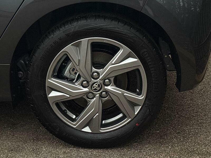 Toyota Yaris Design Black #44