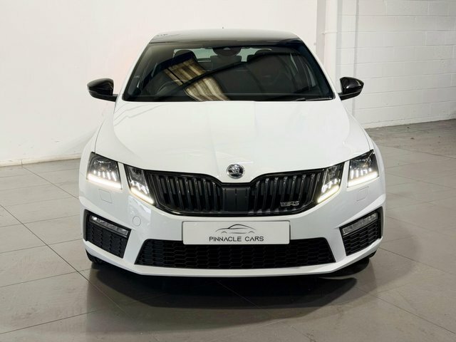 Skoda Octavia 2018 2.0 Tdi Vrs Hatchback Dsg 4Wd Euro White #2