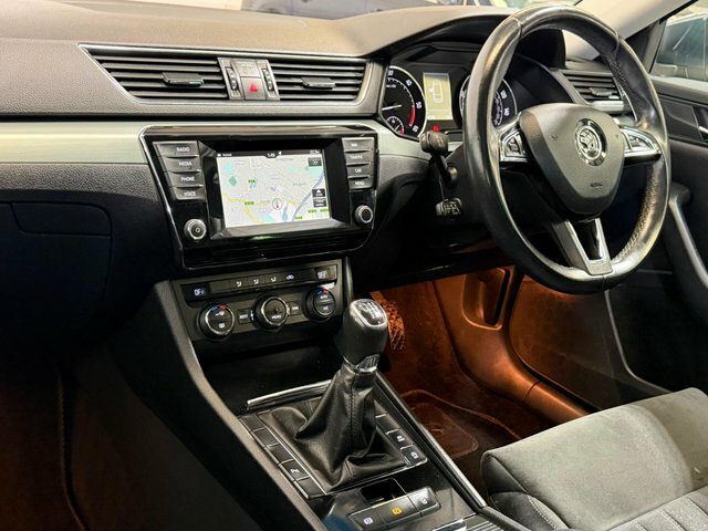 Skoda Superb 2.0 Tdi Se L Executive Euro 6 Ss Red #16