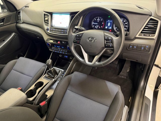 Hyundai Tucson 2017 2.0 Crdi Blue Drive Se Nav Euro 6 Ss White #3