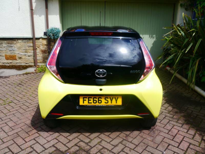 Toyota Aygo 1.0 Vvt-i X-cite 3 Yellow #5