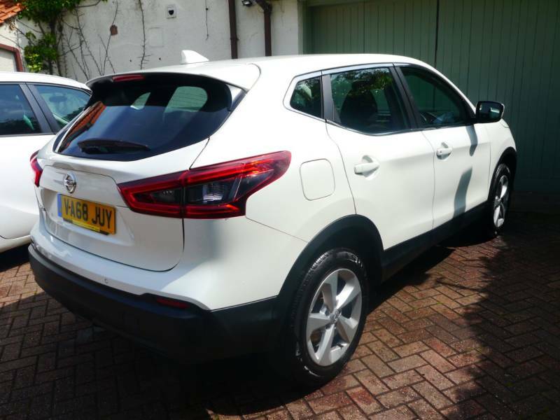 Nissan Qashqai 1.3 Dig-t Acenta Premium - 2019 68 VA68JUY White #6