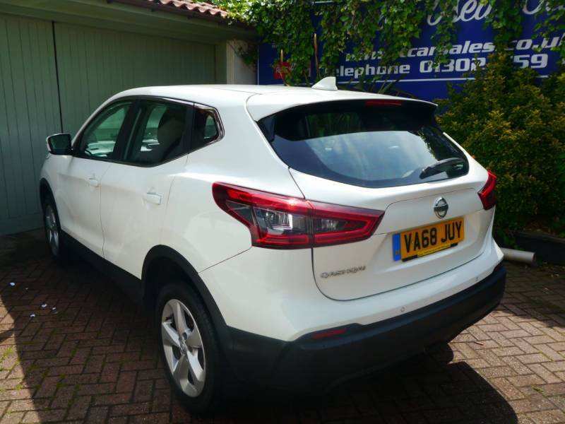 Nissan Qashqai 1.3 Dig-t Acenta Premium - 2019 68 VA68JUY White #4