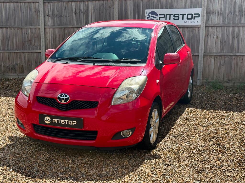 Toyota Yaris T Spirit Red #4