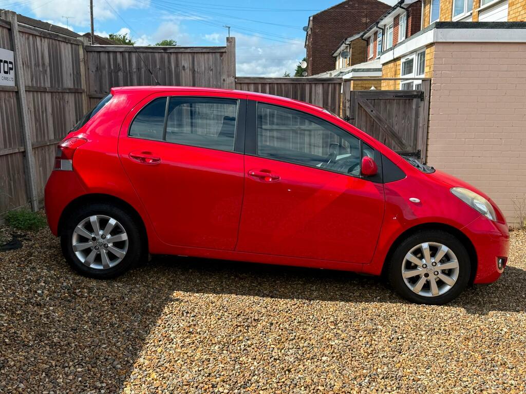 Toyota Yaris T Spirit Red #3