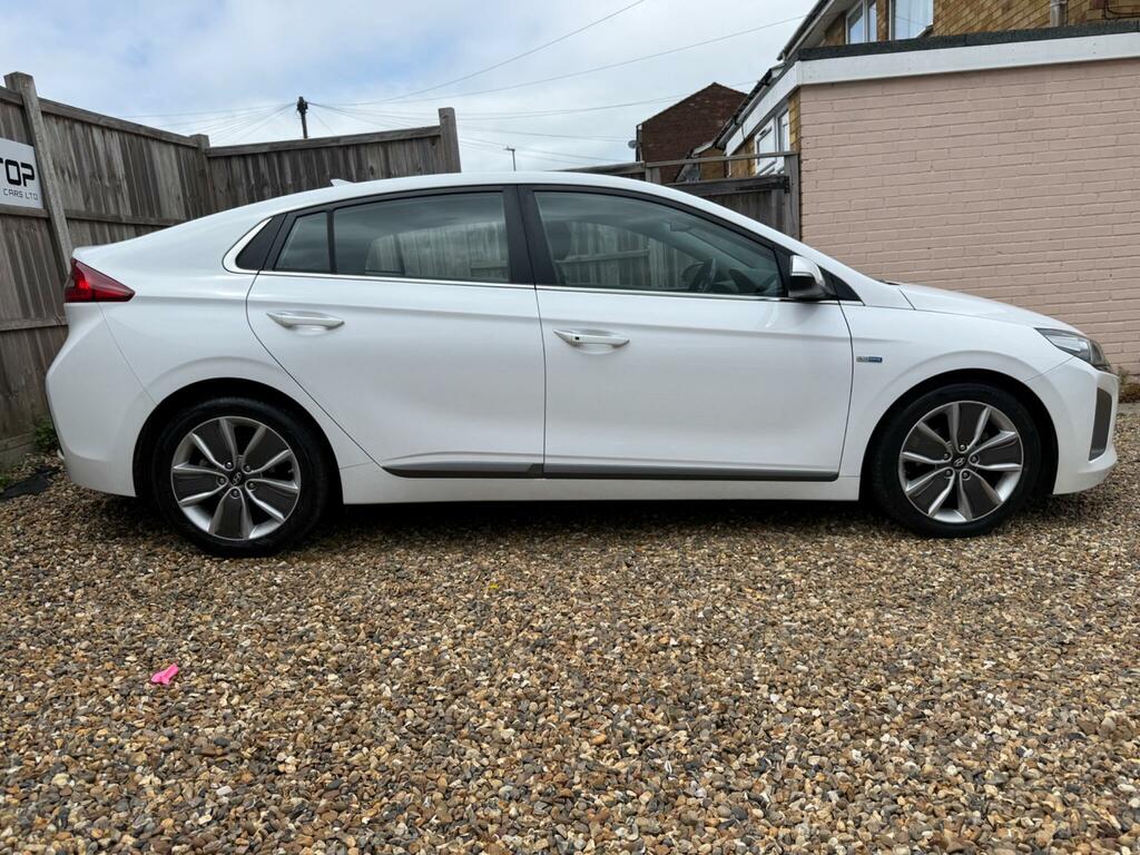 Hyundai Ioniq Premium White #3
