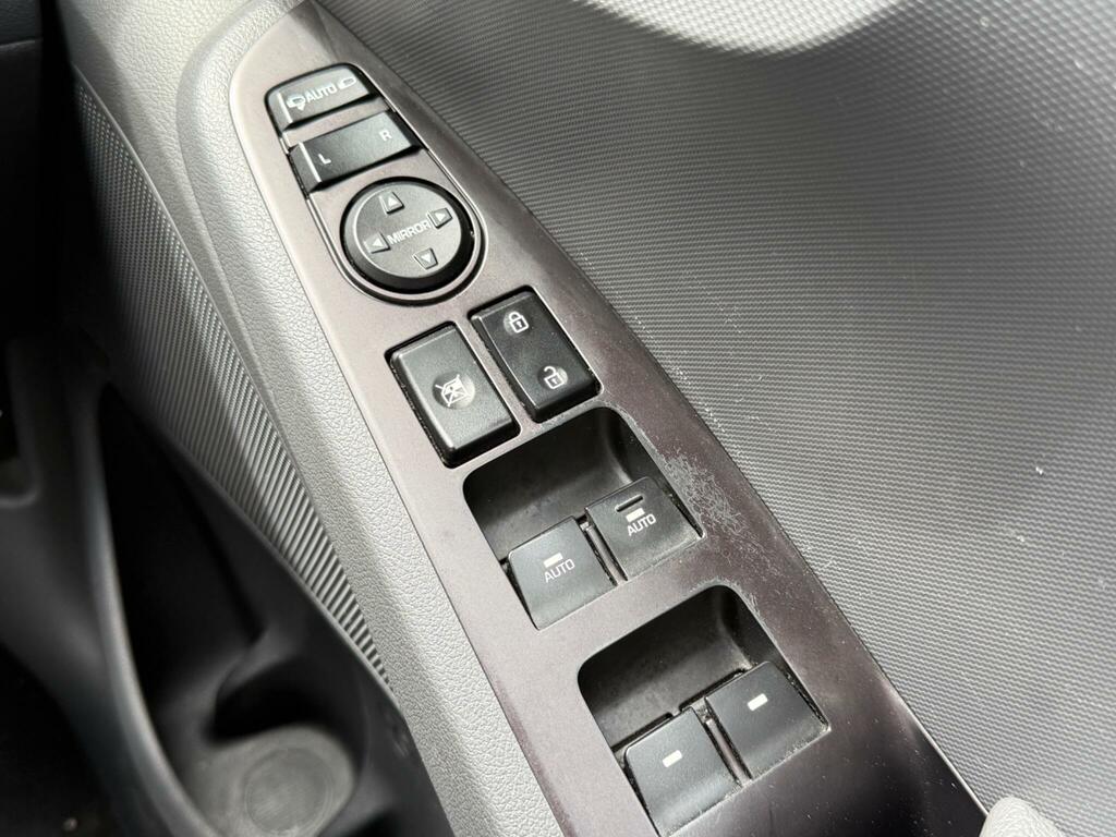 Hyundai Ioniq   #19