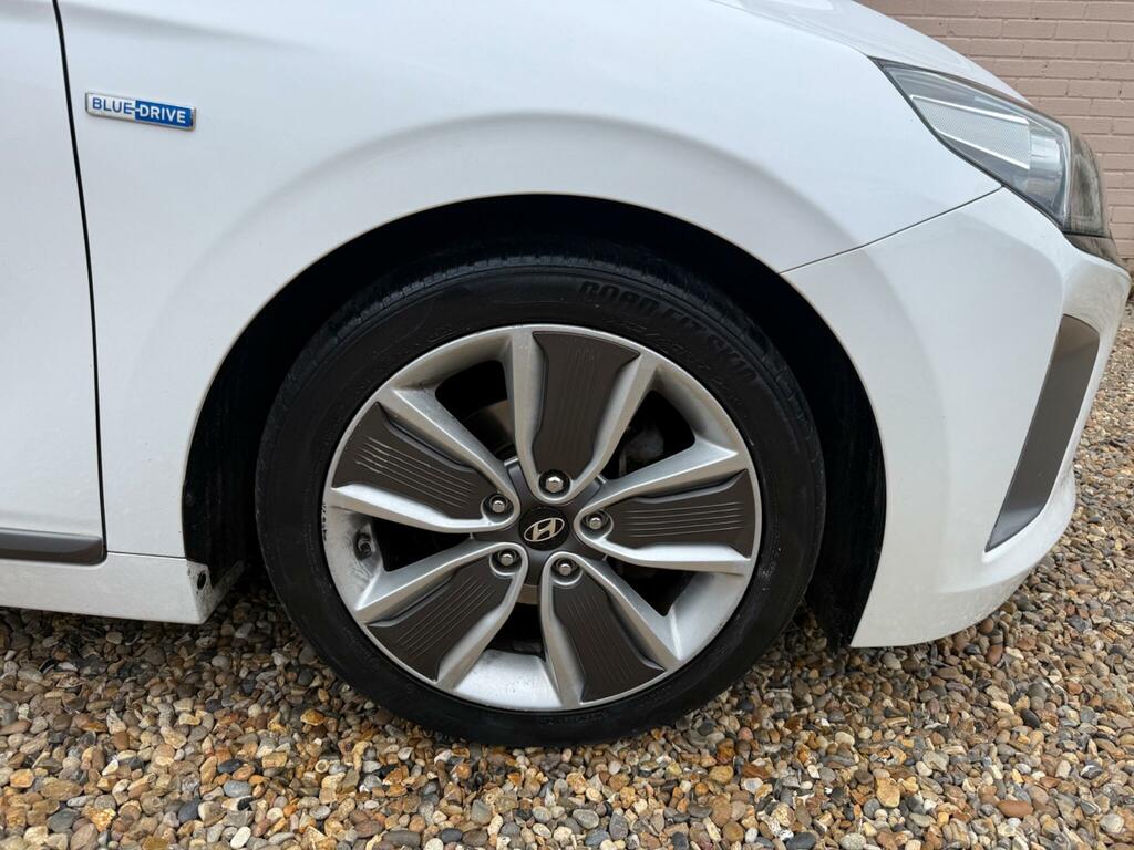 Hyundai Ioniq   #17
