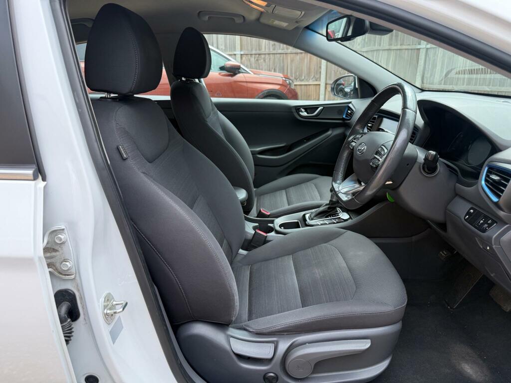 Hyundai Ioniq   #30